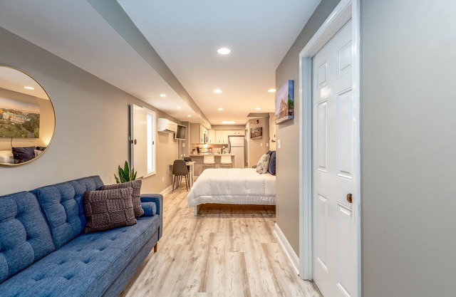 Premium Studio in Historic District, Walking Distance to Restaurants & Shops!