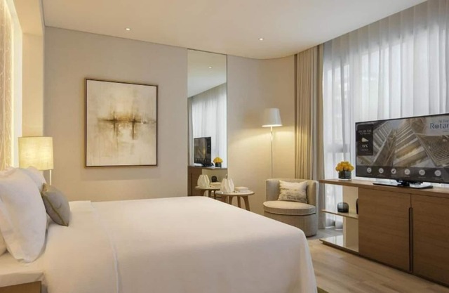 Premium Three Bedroom Apartment Near Al Marfa Tower By Luxury Bookings