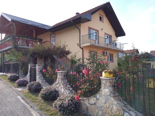 Prenoćište " Ruža"
