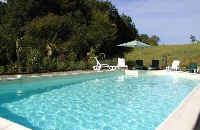 Pretty gite with pool, located 5 min from Sarlat