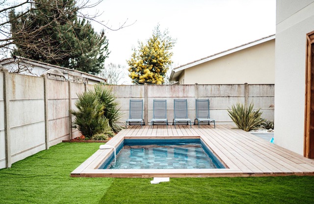 Pretty quiet villa with swimming pool and table football