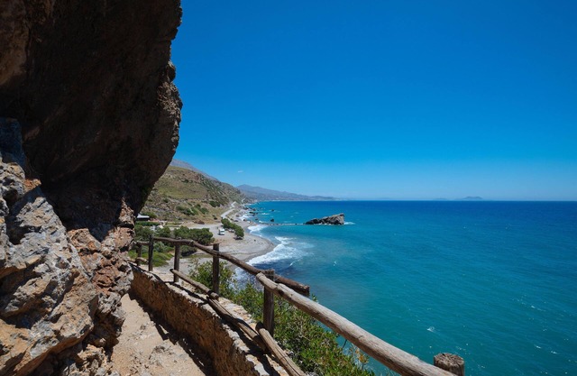 PREVELI DIONYSSOS ROOMS