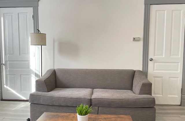 Prime 2-bedroom apartment in wonderful Avondale, 6 miles to downtown with WiFi