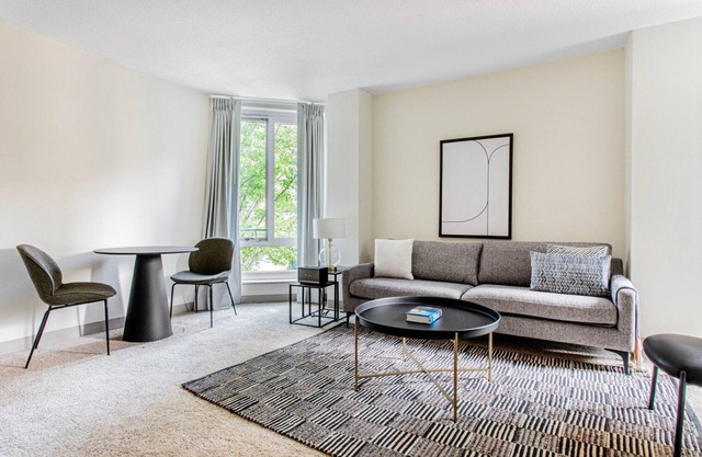 Prime Back Bay 2BR/2B steps from Prudential Center, by Blueground