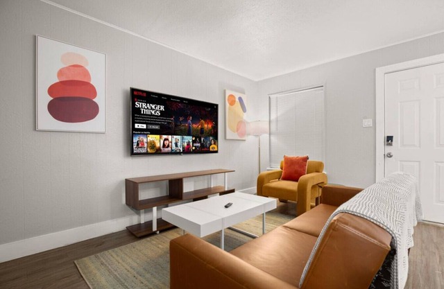 Prime Crestview Suite! Great for ACl, F1, + More!