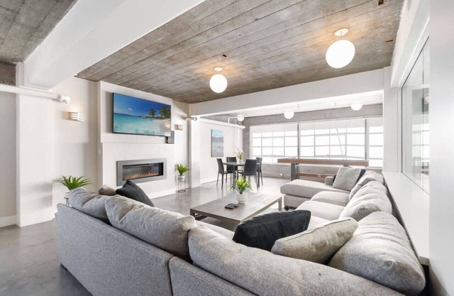 Prime DT Tacoma Penthouse 3BD/3.5BA by Pac Ave