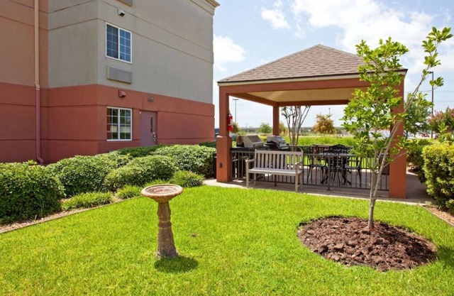 Prime Location! FREE Parking, Pets Allowed, Near Harwin Drive Shopping District!