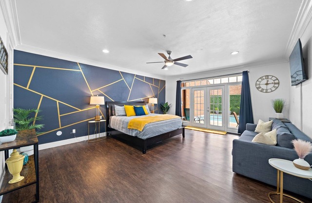 Prime Location. Luxurious 3 BR with Pool. 2 Living Rooms. Garage. 4 Balconies.