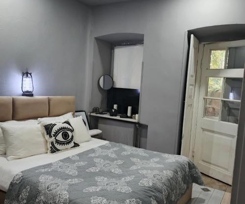 Prime location studio with terrace