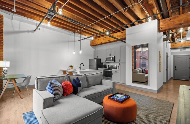 Prime Riverfront Loft - Next to Arch, Casino, Convention Center