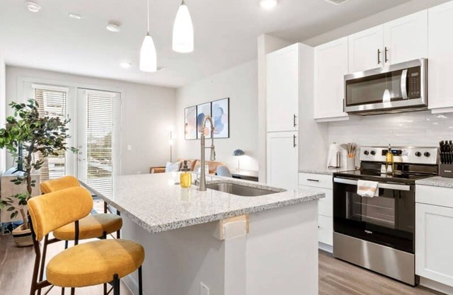 Prime Soco Quaint 1BR King Suite w Pool Parking