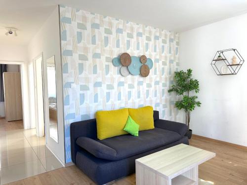 Prime Stay - Deluxe 3 Bedroom Family Apartment with AC