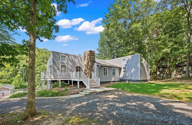 Pristine 3 bedroom/2 bath home close to the Blue Ridge Parkway!