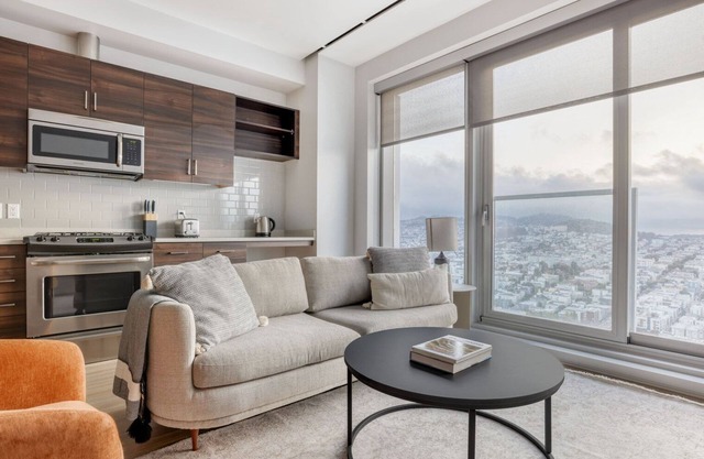 Pristine Soma 1BR w/Pool, Gym & BBQ, nr Tech Hub, by Blueground