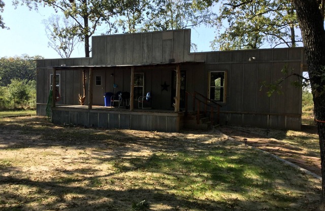 Privacy in the woods a half mile from Lake Fork public boat ramp.