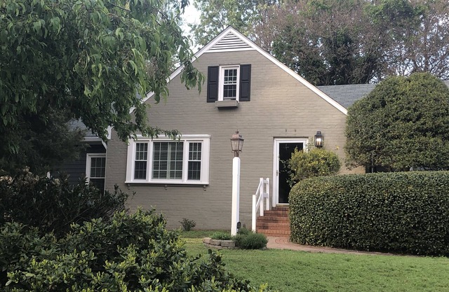 Private 2,000 Sq Ft Cottage in Historic Yorktown- w/trolley access
