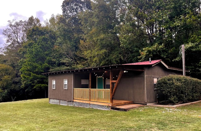 Private 2-bedroom cottage, on 13 wooded acres
