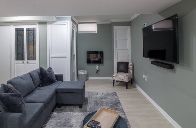 Private 2-bedroom unit mins from Airport & NYC