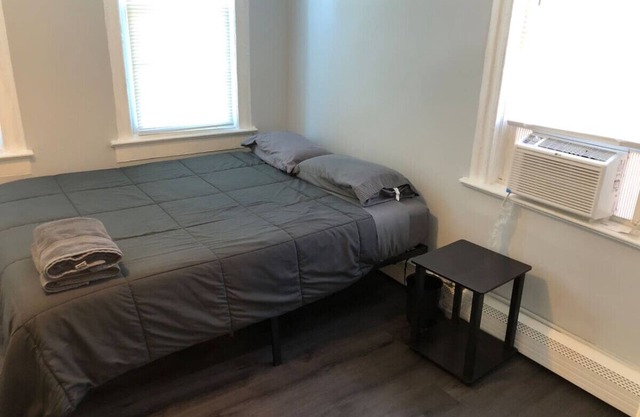 Private 2-bedroom with free parking and direct bus to NYC Manhattan only 2 blocks away