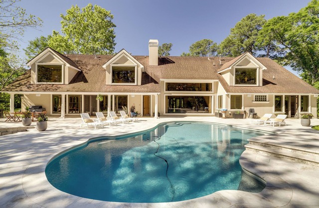 Private 25 Acre Estate w/Lake: Fish & Canoe!
