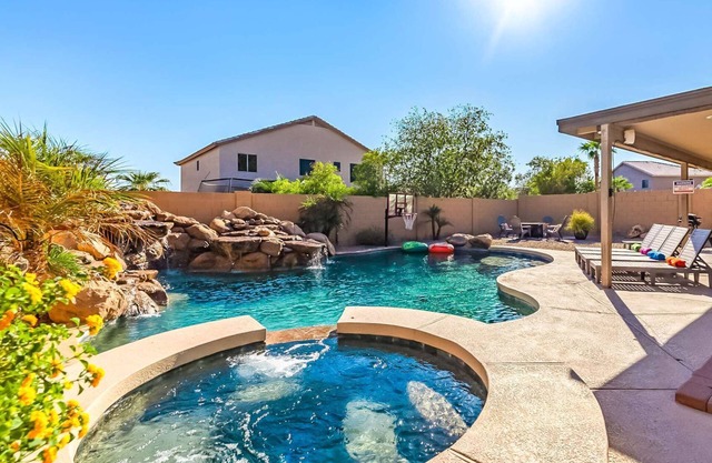 Private 2BR Oasis | 10 Min to Stadium & Pool