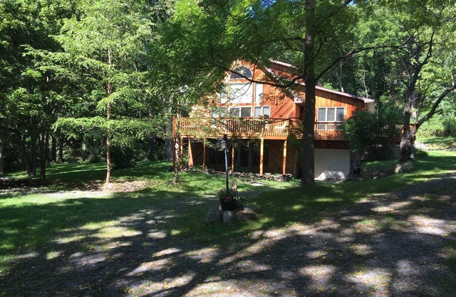 Private 3-acre 4br3ba w/Lake Access off Wine Trail