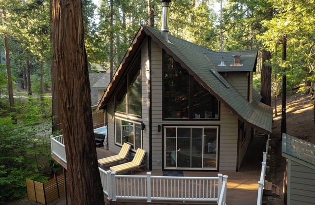 Private A-Frame Cabin w/Sauna Hot Tub Projector Fire Pit