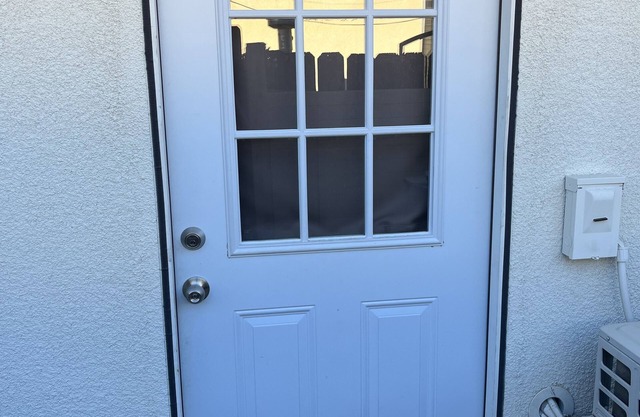 Private and cozy fully furnished 1 bed 1bath, with full kitchen
