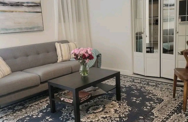 Private apartment, NOT SHARED, Super fast free Wi-Fi