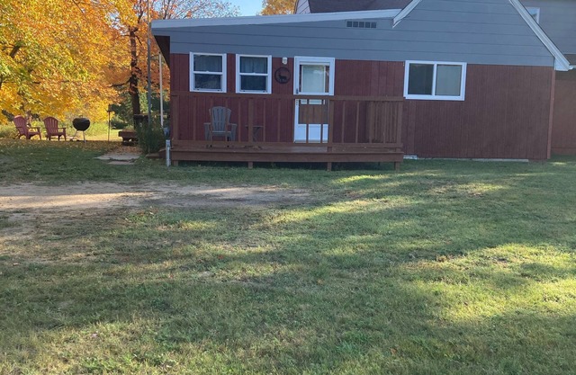 Private apartment ,Turtle lake access offered monthly 51.00 a night