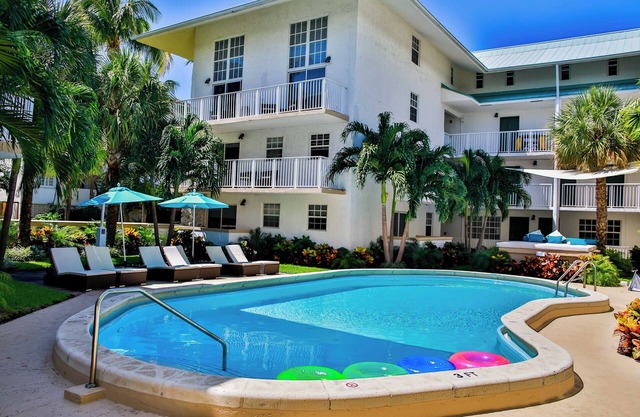 Private Beach Access! 2 Spacious Suites, Living Area, Kitchen, Outdoor Pool