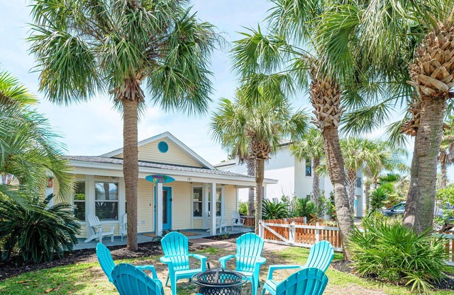 Private Beach Access, Pool, Fenced Yard & Pet Friendly, Cabana Life Beach House