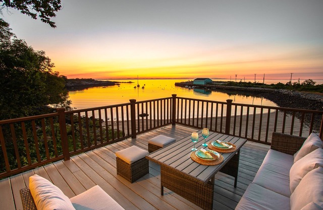 Private Beach! Dream vacation at your private beach in Gloucester
