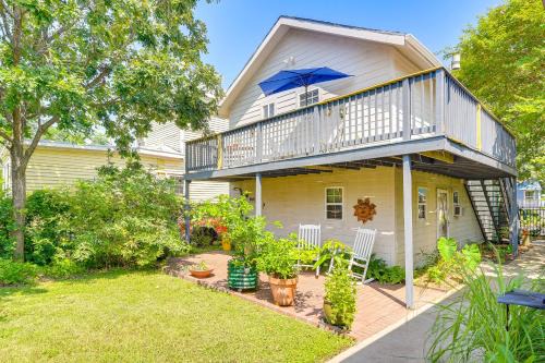 Private Beach Pass Cozy Galveston Apartment!