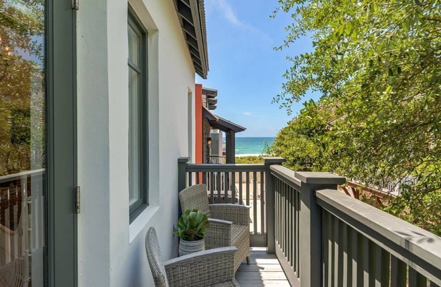 PRIVATE BEACH/POOL ACCESS-Ultimate Getaway-Gulf Views-Steps to Beach-2 Bikes