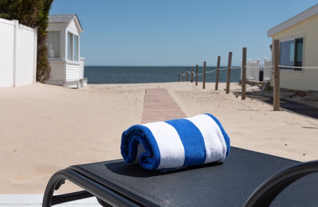 PRIVATE BEACH: ROYAL OCEANVIEW CASTLE @ CLINTON W/4 QUEENS 2 FULL