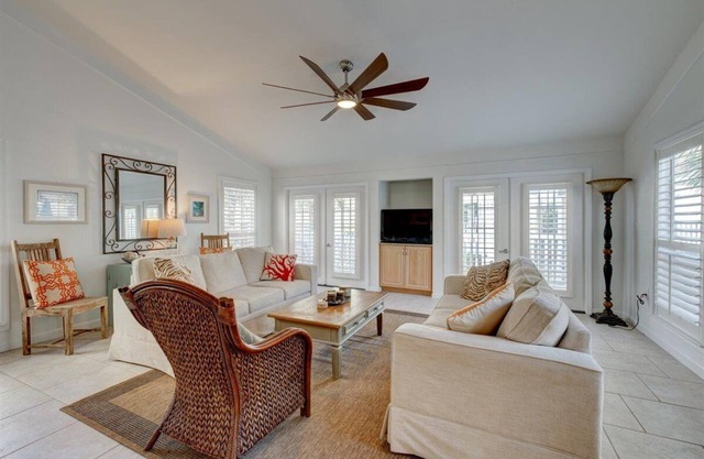 Private Beach Villa! FREE BEACH CHAIRS, 5 pools, hot tubs, and Free Par 3 golf!