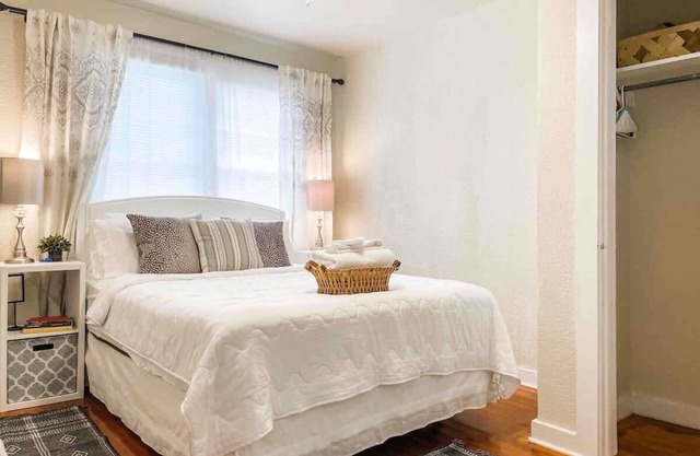 Private Bedroom in Charming House blocks from FSU