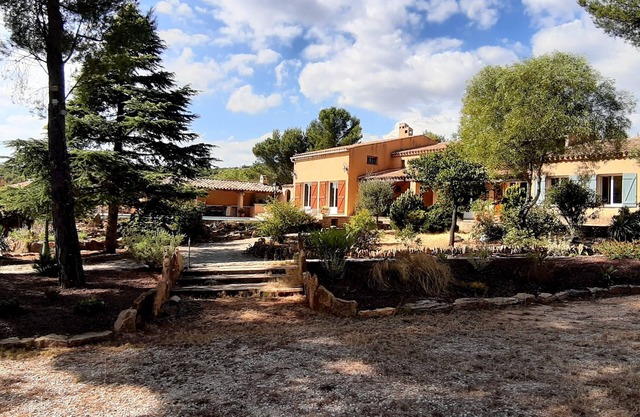 Private bedroom, swimming pool, pool-house, summer kitchen in beautiful, quiet property