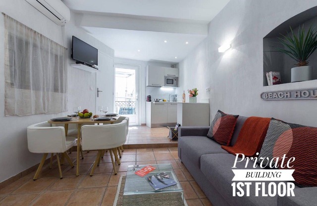 PRIVATE BUILDING, 4 APTS, AIR CONDITIONING, WIFI - UNIQUE IN NICE - OLD NICE