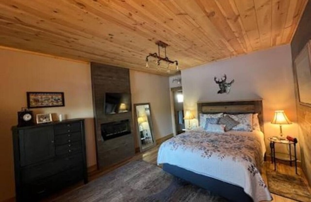 Private cabin on gated 12 acres located close to Deadwood, Sturgis and Lead.