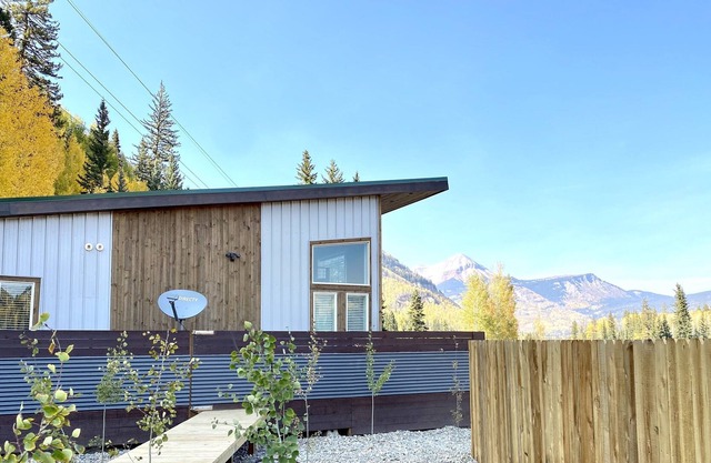 Private Cabin w/ Hot Tub, Sauna 1/2 mile to Purgatory Resort. Best views!