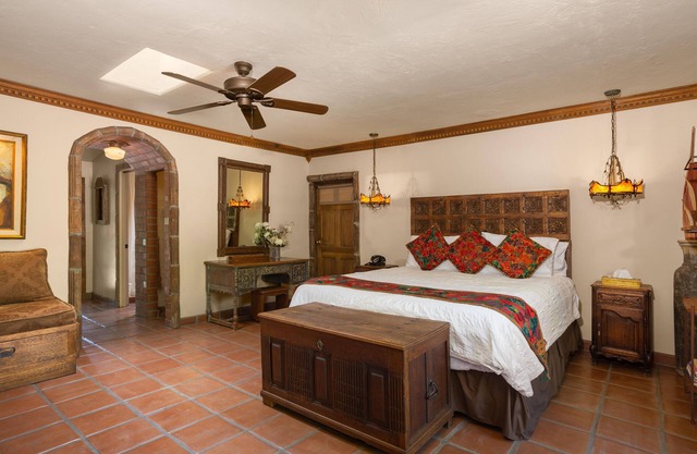 Private Casita Antigua for 2, Romantic, Old Spanish Estate, Pool, Gardens