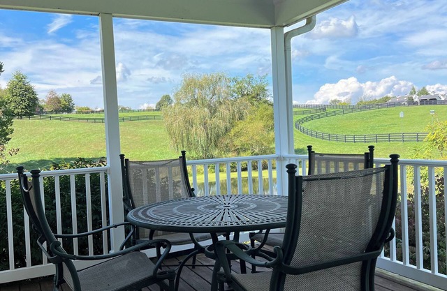 Private, comfortable 4-bedroom/3 bath cottage in Upperville with full amenities