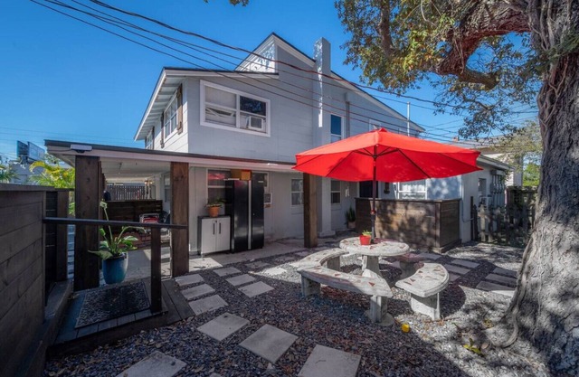 Private Deck Pet Friendly Spacious Courtyard