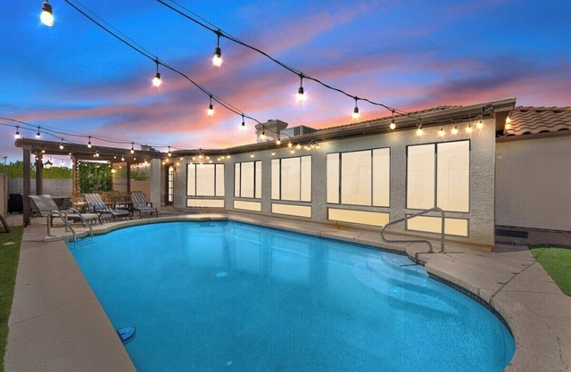 Private Desert Oasis – 5BR Retreat with Pool Near Stadium & Golf