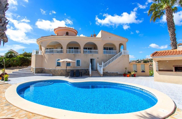 Private Detached Villa with Amazing Views!