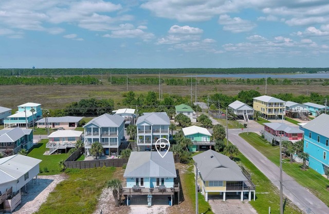 PRIVATE DUPLEX IN THE HEART OF GULF SHORES!