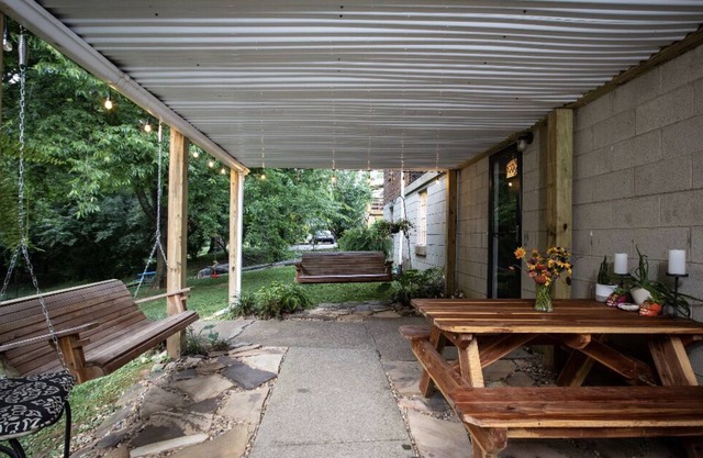 Private E. Nashville Underground 1,000 sq. Foot Apt.
