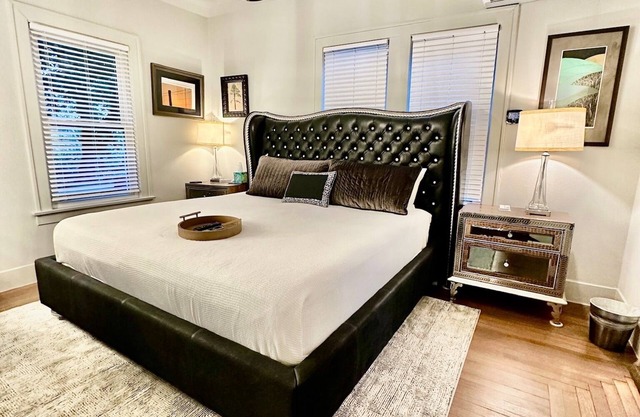 Private, Fab, Stylish & Quiet; Farmhouse- LOVE PETS! 30+Nights